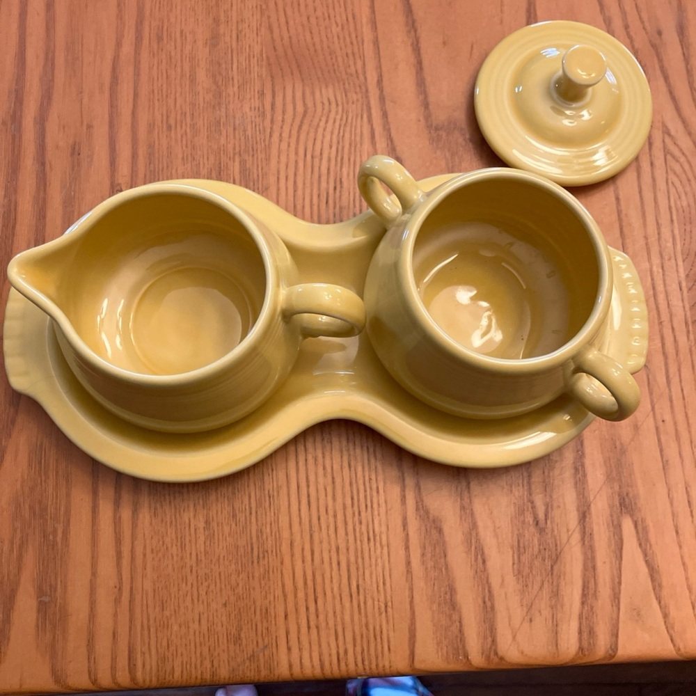 Fiestaware set of 7 tea cups & saucers with sugar/creamer with tray vintage - Picture 14 of 16